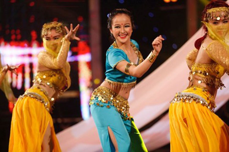 Nhan sac nhu hoa hau cua hot girl Vietnams Got Talent-Hinh-2